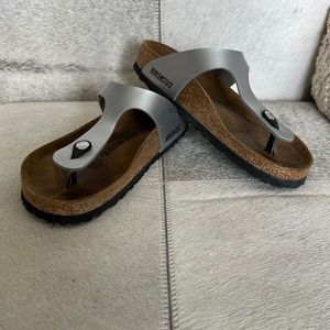 Birkenstock Gizeh soft footbed sandals size 8 (European size 39), silver